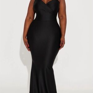 BRAND NEW Elegant Black Evening Gown